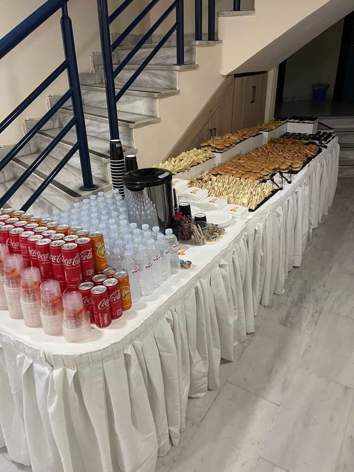 Lobby buffet με μαρμάρινες σκάλες