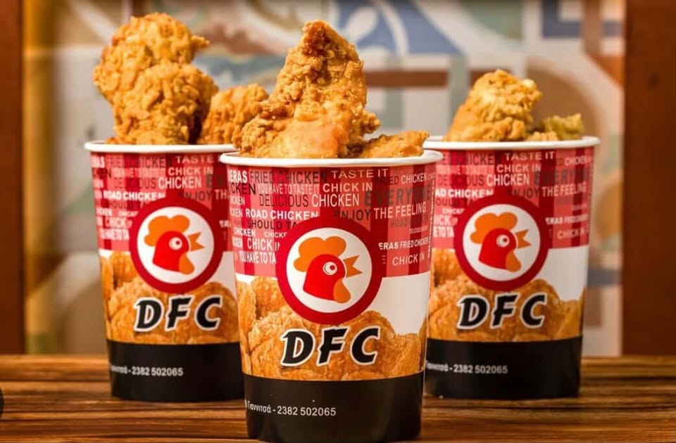 Ψητά κοτόπουλα DFC Δέρας σε χάρτινα cups